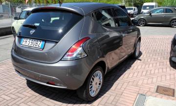 LANCIA - Ypsilon 1.2 69 CV 5p. GPL Ecochic Gold (3 di 13)