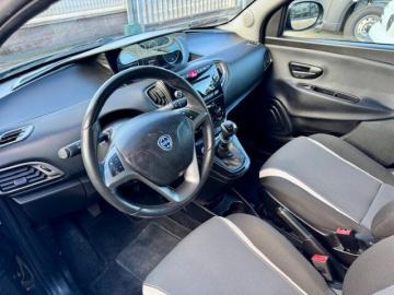 LANCIA - Ypsilon 0.9 Twinair 85 CV 5 porte Metano Ecochic Elefantino (8 di 14)