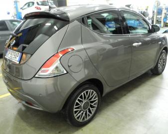 LANCIA - Ypsilon 1.0 FireFly 5 porte S&S Hybrid Silver Plus (6 di 11)