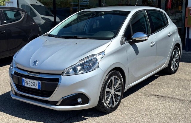 PEUGEOT - 208 PureTech 82 5p. Allure