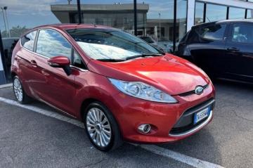 FORD - Fiesta 1.4 TDCi 68 CV 3p. Titanium (2 di 13)