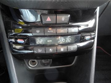 PEUGEOT - 2008 BlueHDi 120 S&S GT Line (13 di 23)