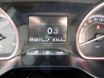 PEUGEOT - 2008 BlueHDi 120 S&S GT Line (15 di 23)
