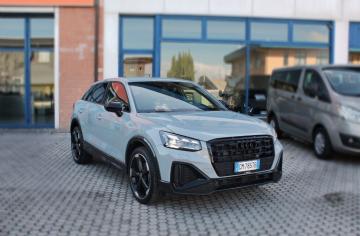 AUDI - Q2 30 TDI S tronic Identity Black (2 di 24)