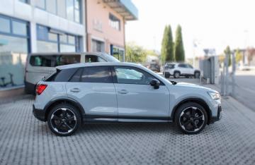 AUDI - Q2 30 TDI S tronic Identity Black (4 di 24)