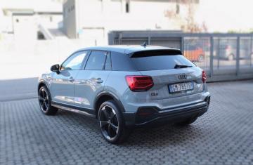 AUDI - Q2 30 TDI S tronic Identity Black (5 di 24)