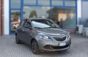 LANCIA - Ypsilon 1.0 FireFly 5 porte S&S Hybrid Platino (2 di 17)