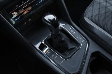 VOLKSWAGEN - Tiguan 2.0 TDI 150 CV SCR DSG R-Line (17 di 20)