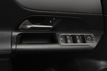 MERCEDES - GLA 180 d Automatic Sport Plus (18 di 18)