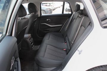 BMW - 318d 48V Touring (10 di 18)