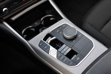 BMW - 318d 48V Touring (15 di 18)