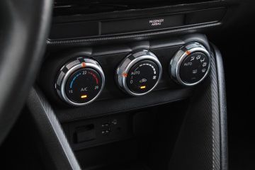 MAZDA - Mazda2 1.5 Skyactiv-G Homura (14 di 17)