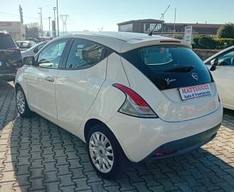 LANCIA - Ypsilon 1.2 69 CV 5 porte Silver (2 di 7)