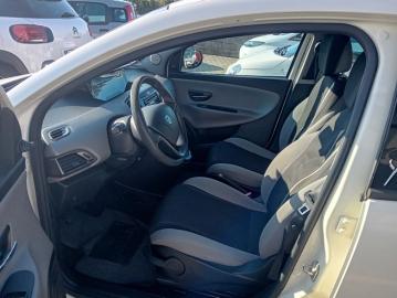 LANCIA - Ypsilon 1.2 69 CV 5 porte Silver (4 di 7)