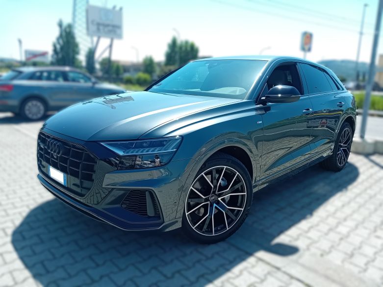 AUDI - Q8 55 TFSI quattro tiptronic Sport