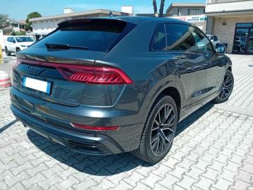 AUDI - Q8 55 TFSI quattro tiptronic Sport (2 di 8)