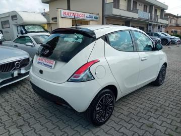 LANCIA - Ypsilon 1.0 FireFly 5 porte S&S Hybrid Gold Plus (2 di 7)