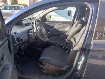 LANCIA - Ypsilon 1.2 69 CV 5 porte Silver (4 di 9)