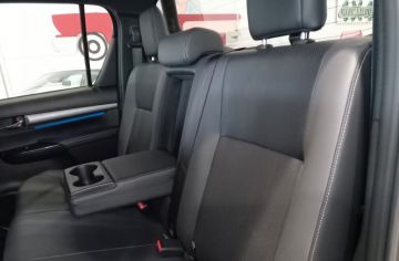 TOYOTA - Hilux 2.8 D A/T 4WD 4 porte Double Cab Invincible (16 di 21)