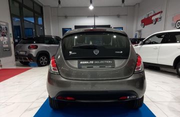 LANCIA - Ypsilon 1.0 FireFly 5 porte S&S Hybrid Ecochic Gold (3 di 18)
