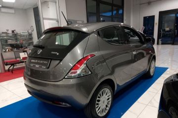 LANCIA - Ypsilon 1.0 FireFly 5 porte S&S Hybrid Ecochic Gold (4 di 18)