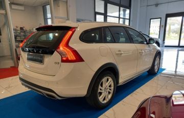 VOLVO - V60 Cross Country D3 Geartronic (4 di 27)