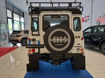 LAND ROVER - Defender 90 2.2 TD4 Station Wagon Adventure Edition N1 (5 di 30)
