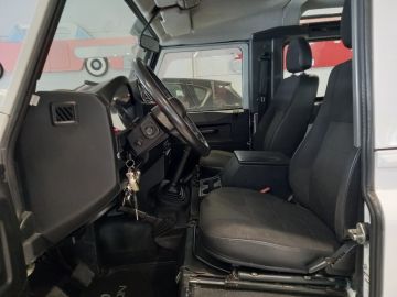 LAND ROVER - Defender 90 2.2 TD4 Station Wagon Adventure Edition N1 (11 di 30)
