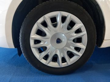 LANCIA - Ypsilon 1.2 69 CV 5p. Silver (3 di 23)