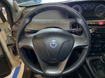 LANCIA - Ypsilon 1.2 69 CV 5p. Silver (10 di 23)
