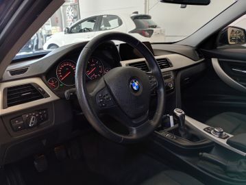 BMW - 316d Touring Sport (15 di 30)