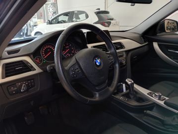 BMW - 316d Touring Sport (15 di 30)