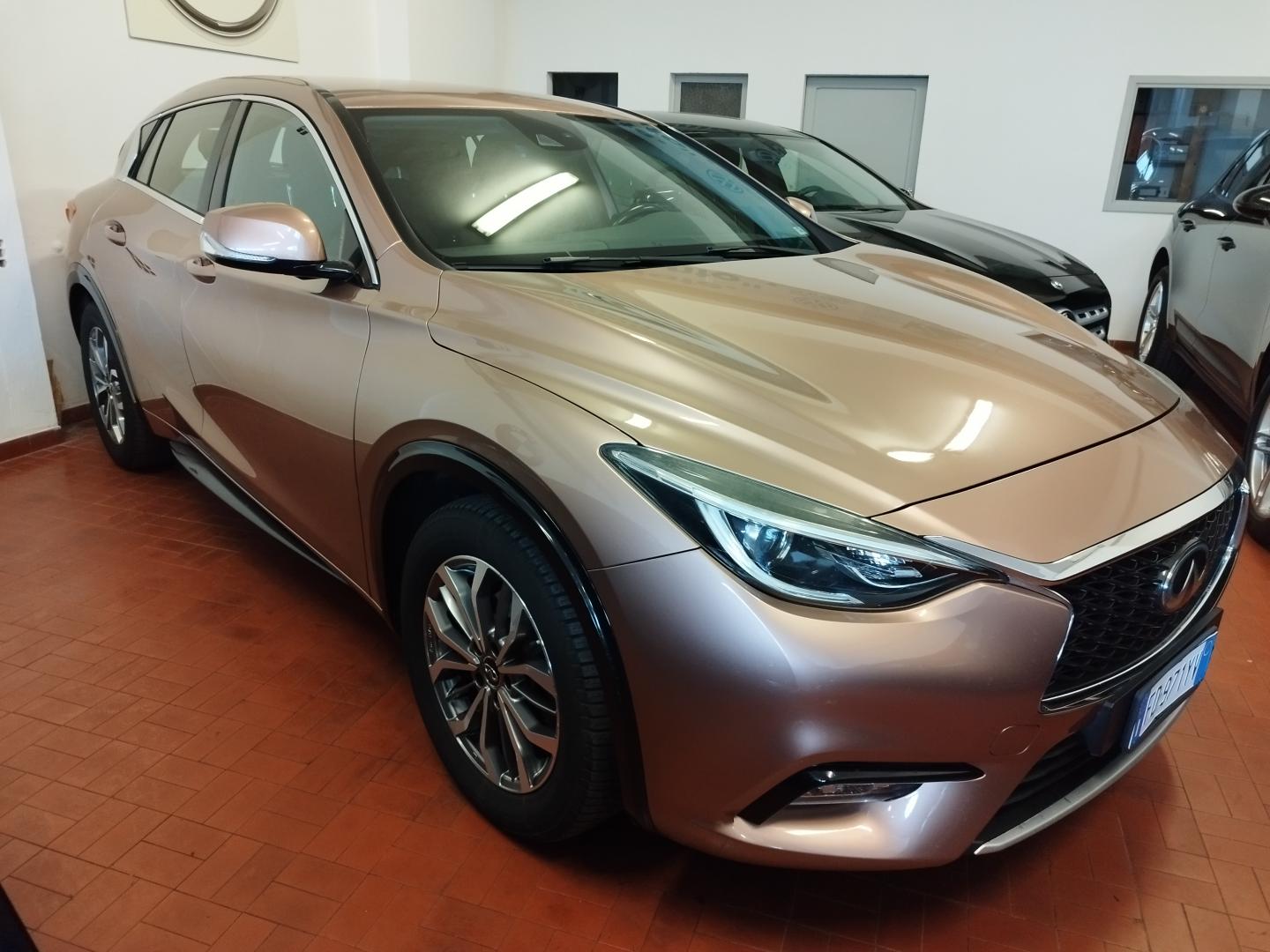INFINITI Q30