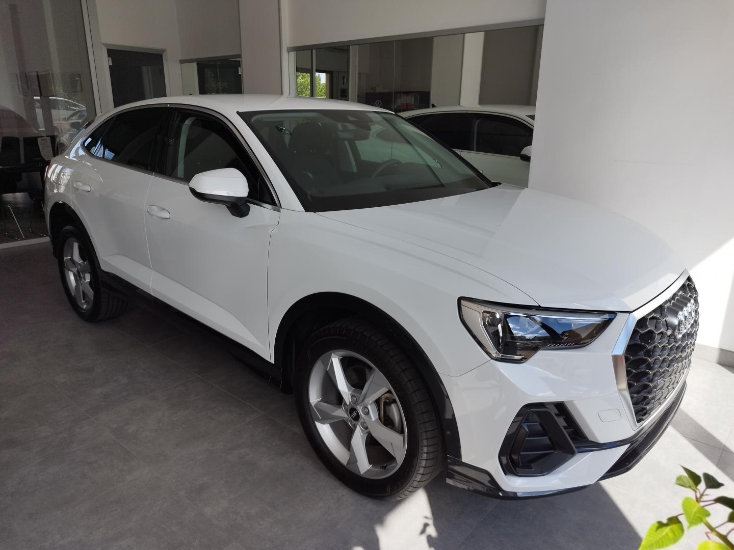 AUDI - Q3 45 TFSI e S tronic Business