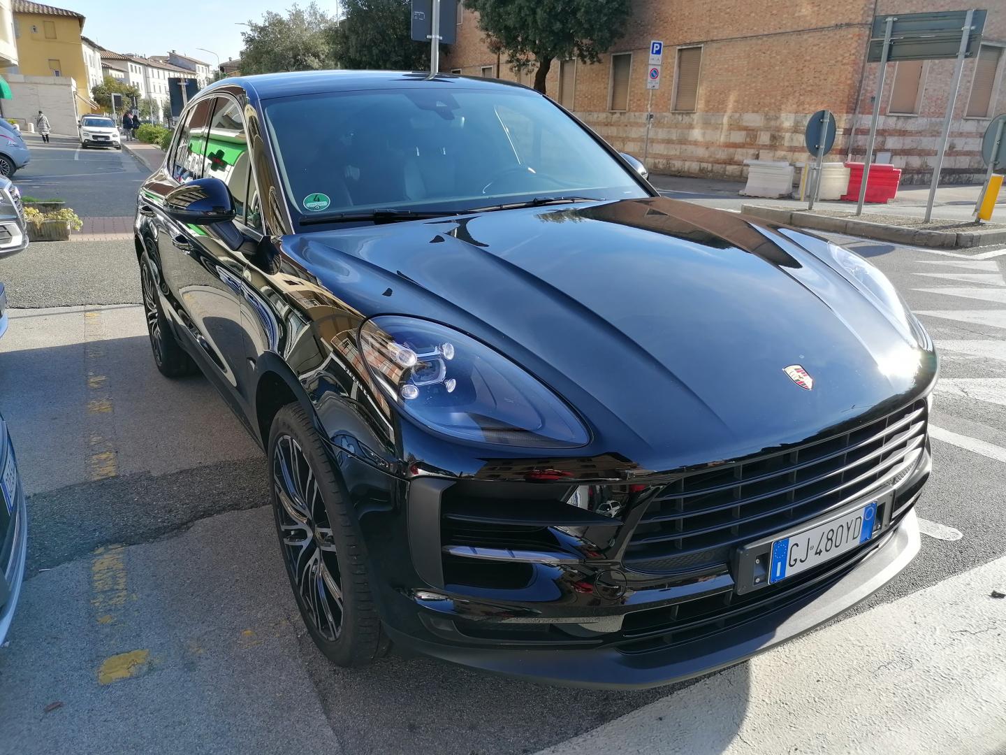 PORSCHE Macan