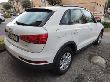 AUDI - Q3 2.0 TDI 150CV Business (4 di 10)