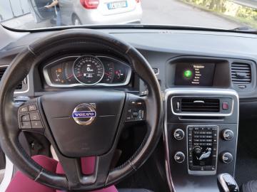 VOLVO - V60 D2 1.6 Momentum (5 di 9)