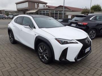 LEXUS - UX Hybrid 4WD Design (3 di 23)