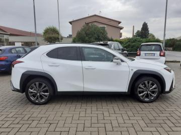 LEXUS - UX Hybrid 4WD Design (4 di 23)