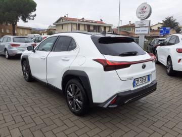 LEXUS - UX Hybrid 4WD Design (6 di 23)