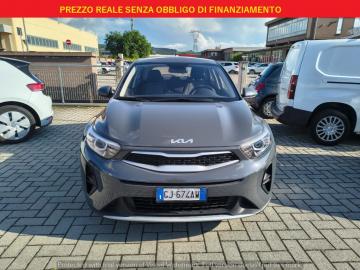 KIA - Stonic 1.2 DPI Urban (2 di 17)