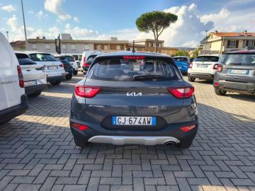 KIA - Stonic 1.2 DPI Urban (4 di 17)