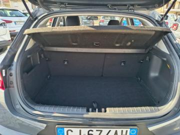 KIA - Stonic 1.2 DPI Urban (6 di 17)