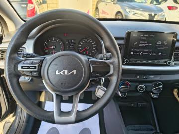 KIA - Stonic 1.2 DPI Urban (9 di 17)
