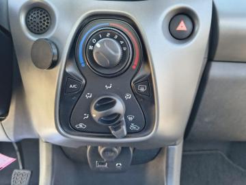 TOYOTA - Aygo Connect 1.0 VVT-i 72CV 5 porte x-business MMT (9 di 21)