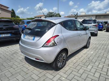 LANCIA - Ypsilon 1.2 69 CV 5p. Gold (4 di 19)