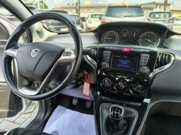 LANCIA - Ypsilon 1.2 69 CV 5p. Gold (15 di 19)