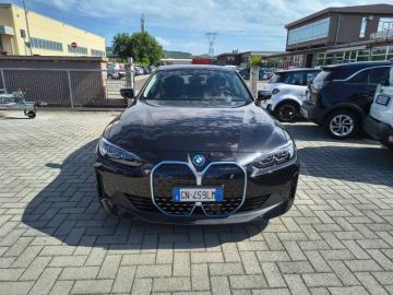 BMW - i4 eDrive 40 Sport (2 di 26)