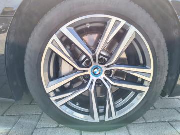 BMW - i4 eDrive 40 Sport (10 di 26)