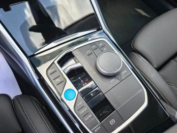 BMW - i4 eDrive 40 Sport (15 di 26)